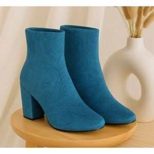 Shoe Dazzle Gigi Ankle Boots NWOB Blue Velvet Paisley Back Zip Block Heel Size 8